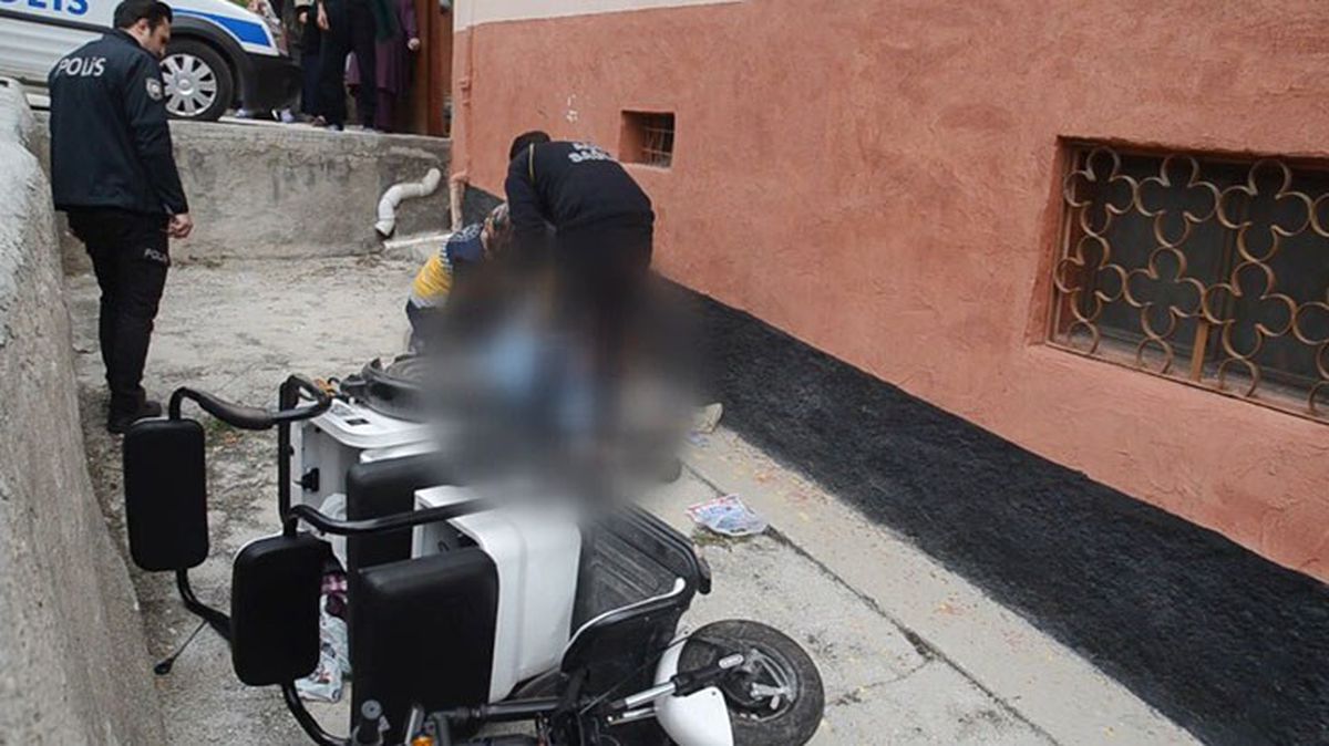 Elektrikli bisiklet devrildi; sürücüsü öldü, karısı yaşam savaşı veriyor