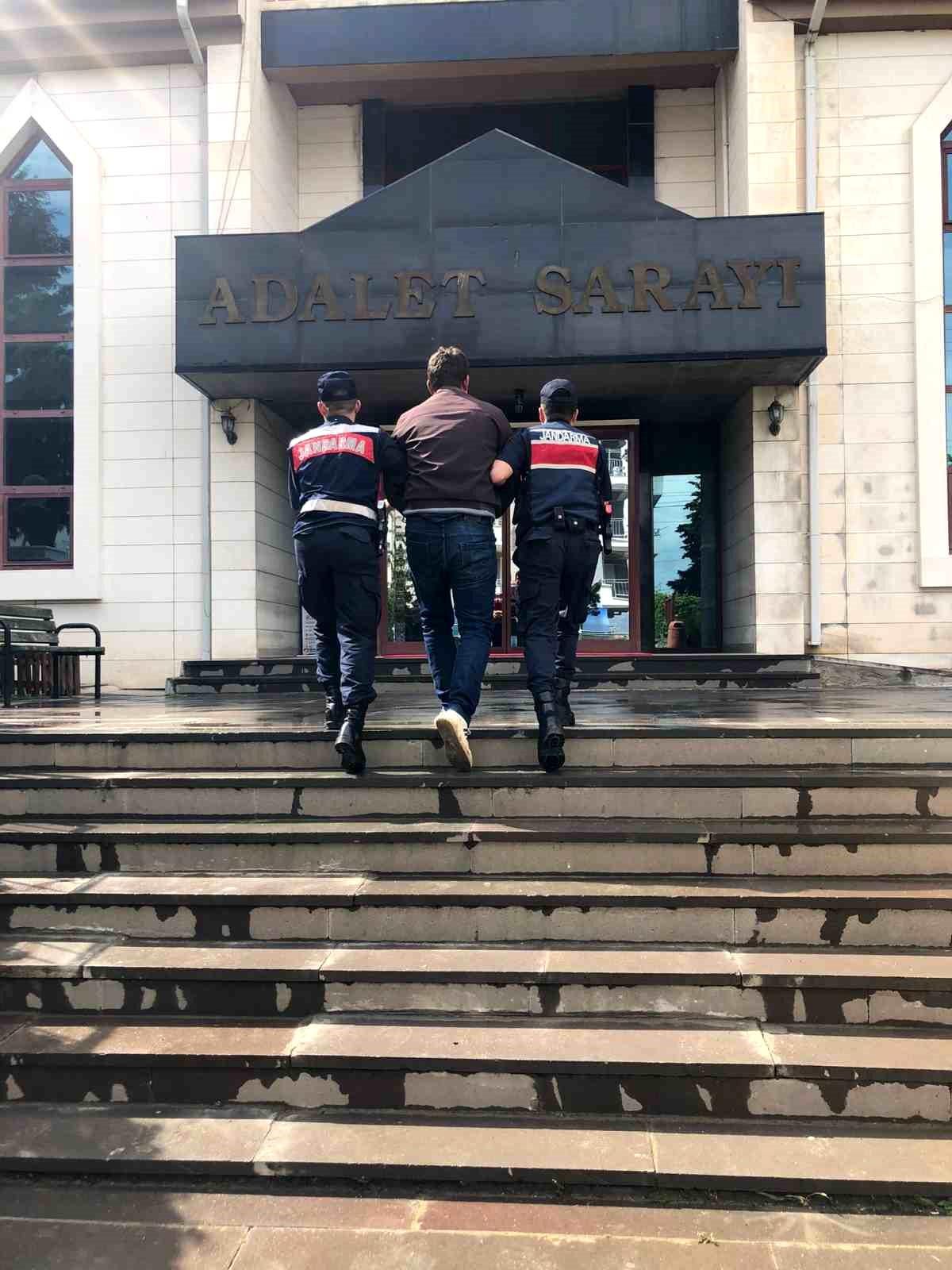 Antalya'da hırsızlık suçundan aranan şahıs yakalandı