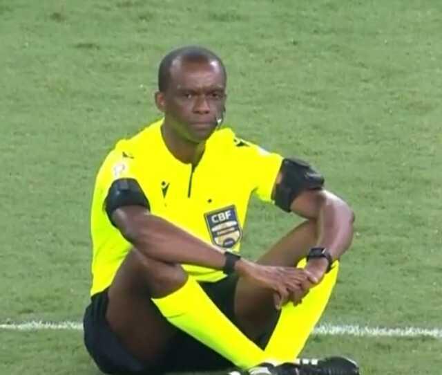 İşte futbol bu! Oyuncular ve hakemler ırkçılığa uğrayan Vinicius için bakın ne yaptı