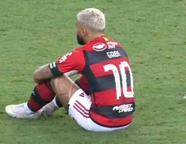 İşte futbol bu! Oyuncular ve hakemler ırkçılığa uğrayan Vinicius için bakın ne yaptı