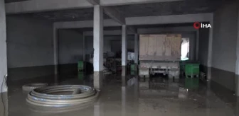 Muş'taki sel felaketinde 5 araç ve 35 ev hasar gördü, 1 köprü tamamen yıkıldı