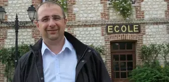 Oğlu hiçbir okula alınmayan belediye başkanı açlık grevine başladı