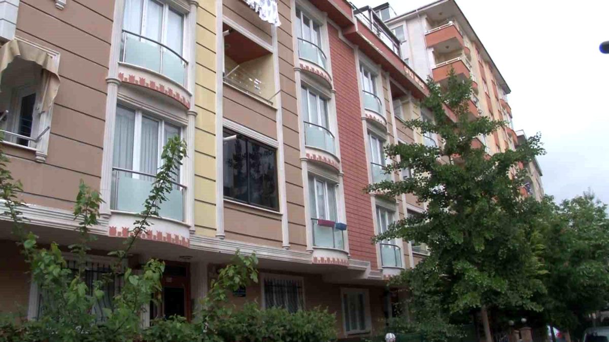 Sancaktepe'de 5 yaşındaki çocuk 3. kattan düşerek hayatını kaybetti