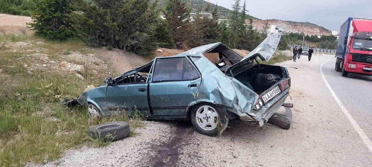 Denizli'de Takla atan otomobil metal yığınına döndü: 2 yaralı