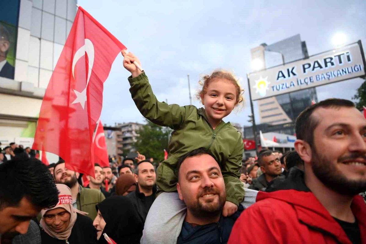 Tuzla'da Cumhurbaşkanı Erdoğan'ın zaferi kutlandı