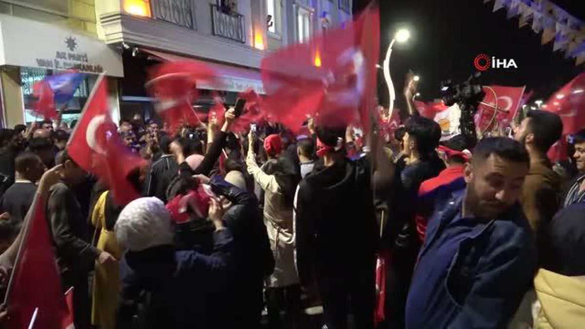 Van'dan Kılıçdaroğlu'na sloganlı uğurlama