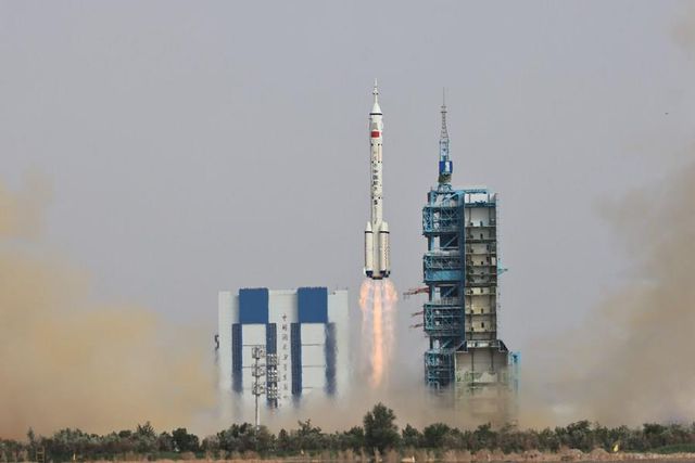 Çin 3 Astronotunu 5 Aylık Görev İçin Uzay İstasyonuna Gönderdi