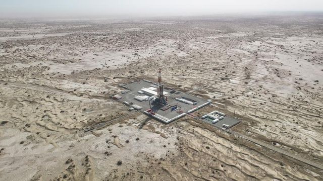 Çin, Bilimsel Keşif İçin Taklamakan Çölü'nde 10.000 Metreden Derin Sondaj Kuyusu Kazıyor Çin, Bilimsel Keşif İçin Taklamakan Çölü'nde 10.000 Metreden Derin Sondaj Kuyusu Kazıyor