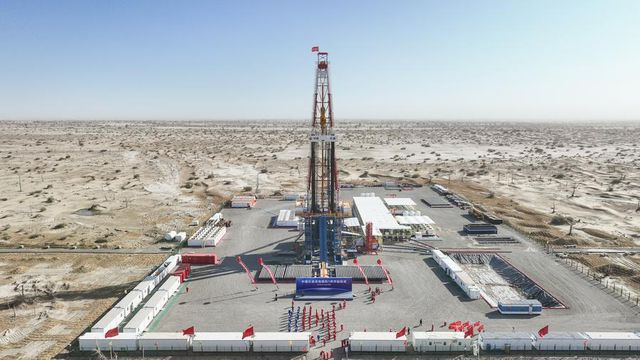 Çin, Bilimsel Keşif İçin Taklamakan Çölü'nde 10.000 Metreden Derin Sondaj Kuyusu Kazıyor Çin, Bilimsel Keşif İçin Taklamakan Çölü'nde 10.000 Metreden Derin Sondaj Kuyusu Kazıyor
