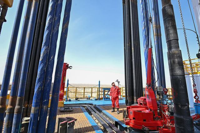 Çin, Bilimsel Keşif İçin Taklamakan Çölü'nde 10.000 Metreden Derin Sondaj Kuyusu Kazıyor Çin, Bilimsel Keşif İçin Taklamakan Çölü'nde 10.000 Metreden Derin Sondaj Kuyusu Kazıyor