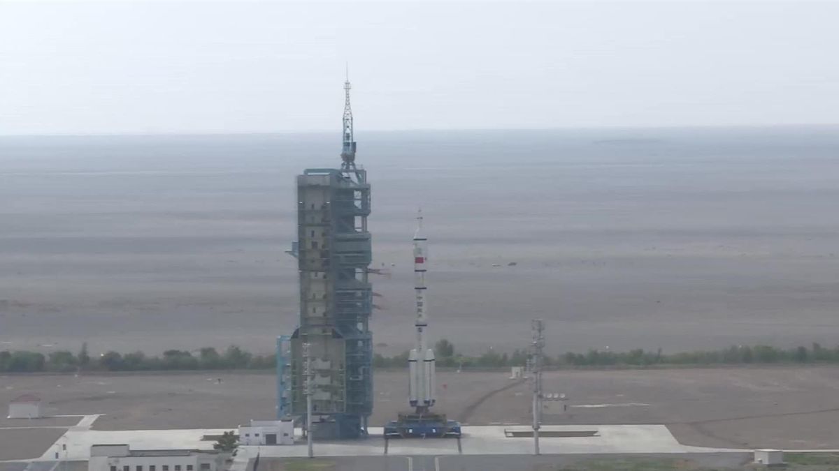 Çin'in Shenzhou-16 Mürettebatlı Uzay Aracı 5 Aylık Görev İçin Uzaya Fırlatıldı
