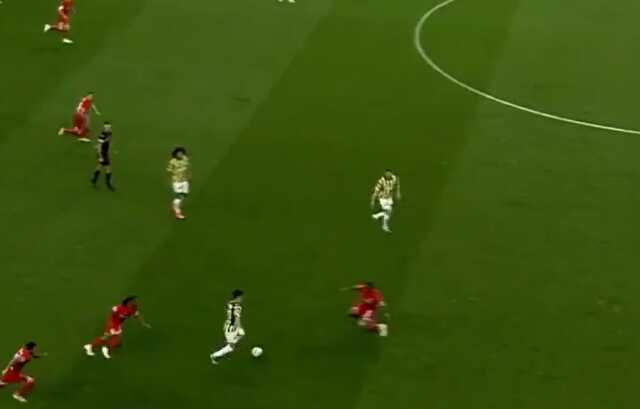 Herkes Arda Güler'in Antalyaspor maçındaki asistini konuşuyor: Messi bile bunu yapamadı Herkes Arda Güler'in Antalyaspor maçındaki asistini konuşuyor: Messi bile bunu yapamadı