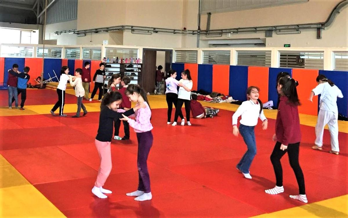Balıkesir'de İlkokullarda Spor Dalı Eğitimi Projesi Devam Ediyor
