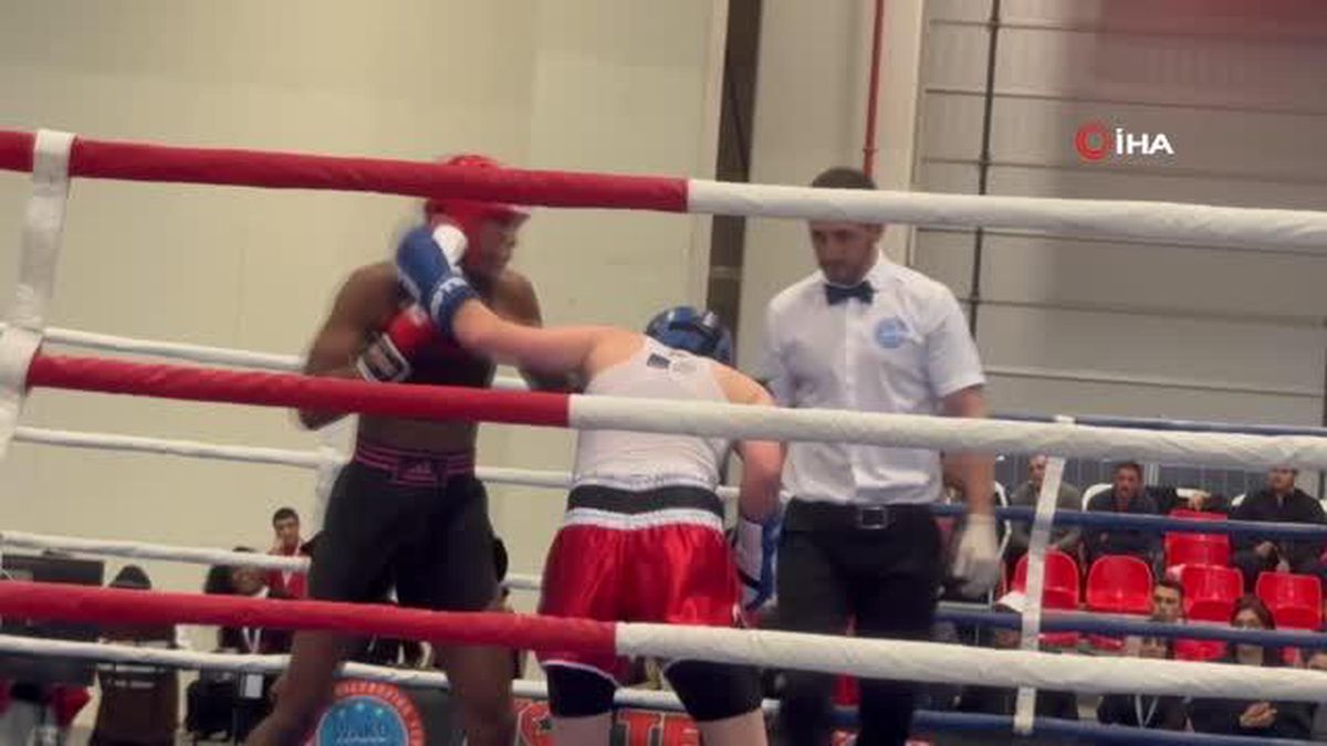 Kız çocuğu kick boks yapamaz diyenlere aldırmadı, Dünya şampiyonu oldu