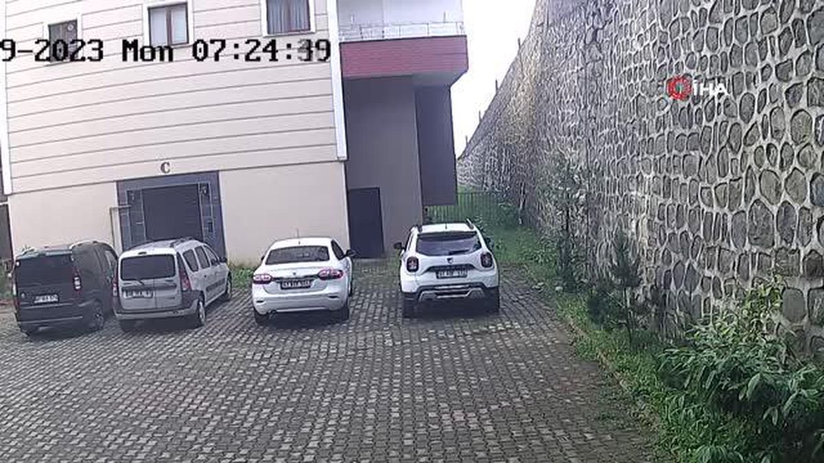 Trabzon'da bir sitenin istinat duvarı çöktü
