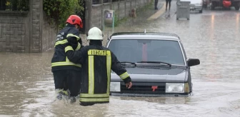 10 ilde etkili olan sağanak yağış, vatandaşlara zor anlar yaşattı