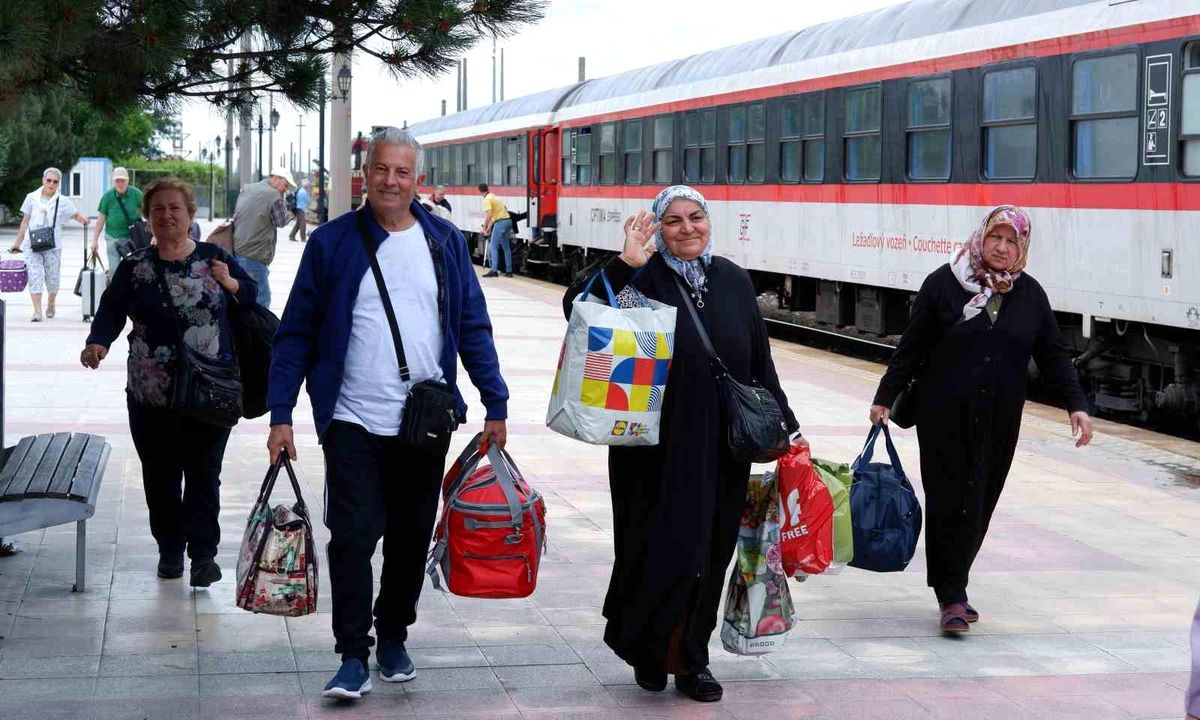Gurbetçiler Arabalı Treni Tercih Ediyor