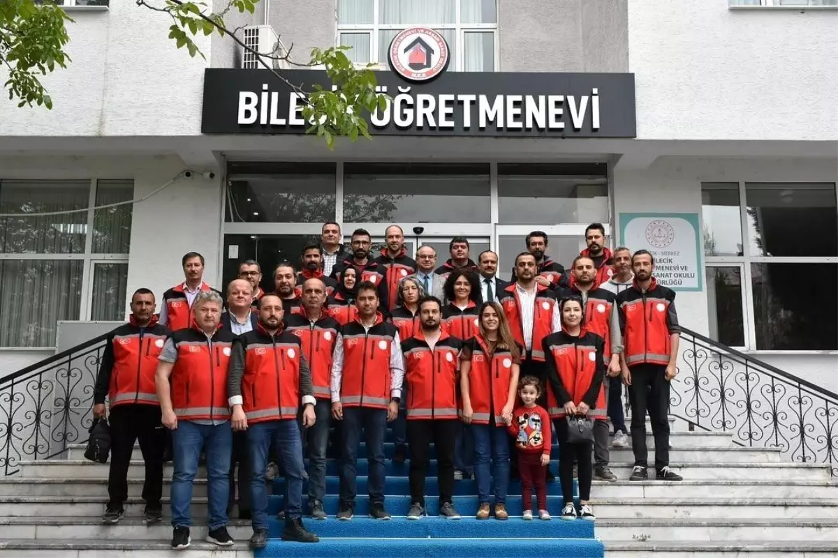 Deprem Bölgesine Giden Personele Plaketleri Takdim Edildi