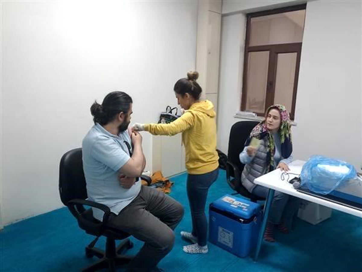 Hakkari'de Hacı Adaylarına Menenjit Aşısı Yapıldı