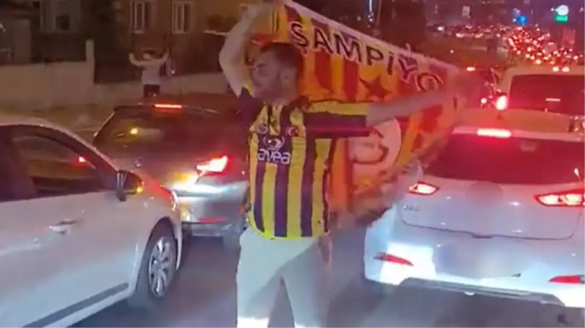 Kafa karışıklığında son nokta! Fenerbahçeli taraftar, Galatasaray'ın şampiyonluğunu kutladı