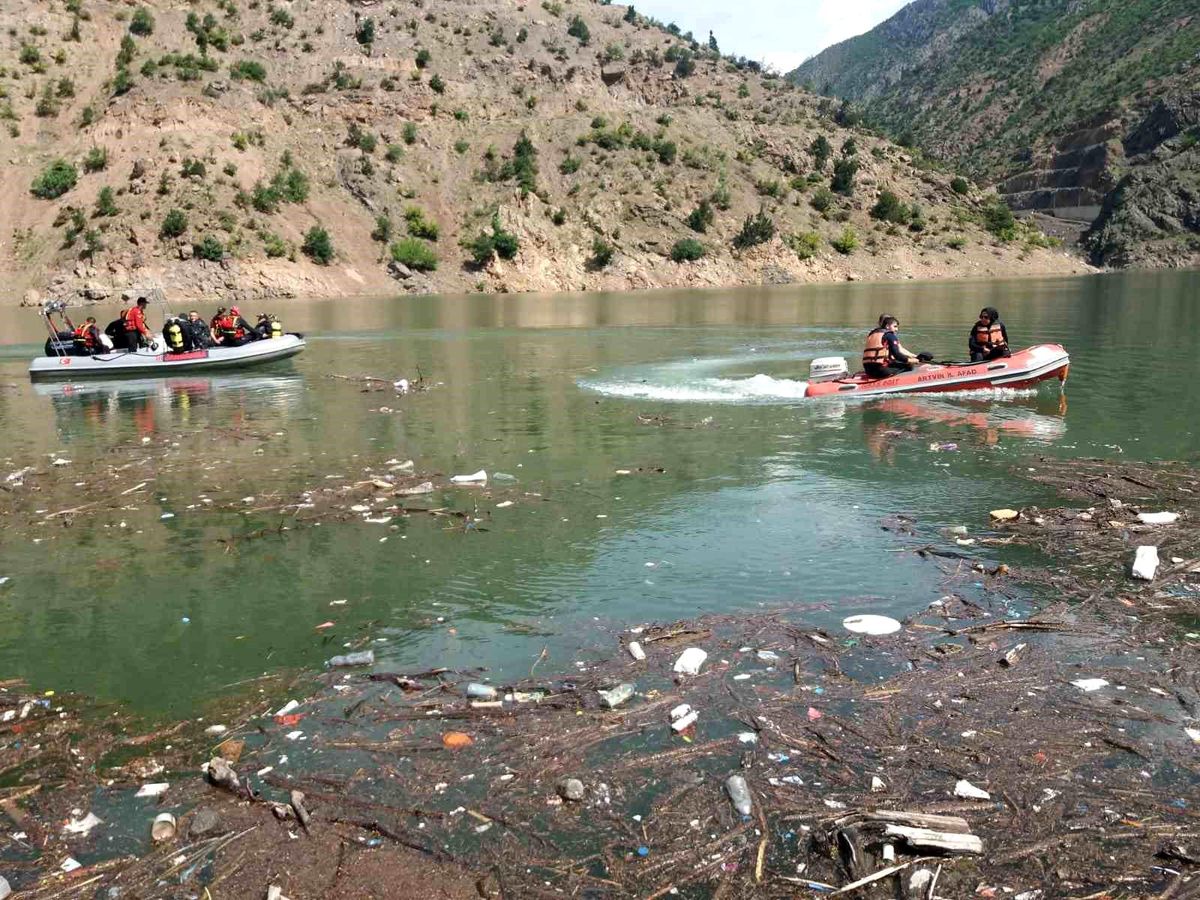 Artvin'de kaybolan kamyonet sürücüsü için arama çalışmaları 9 gündür devam ediyor