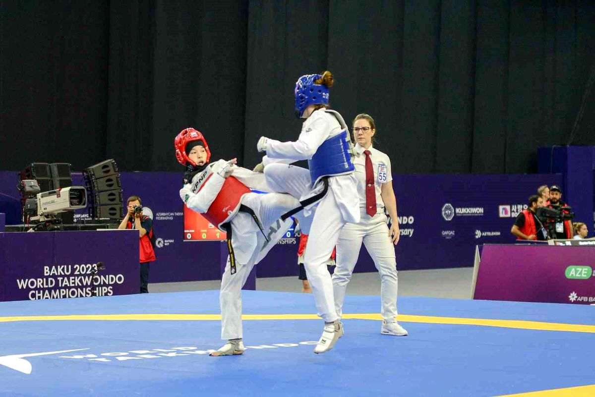 Merve Dinçel Dünya Tekvando Şampiyonası'nda yarı finale yükseldi