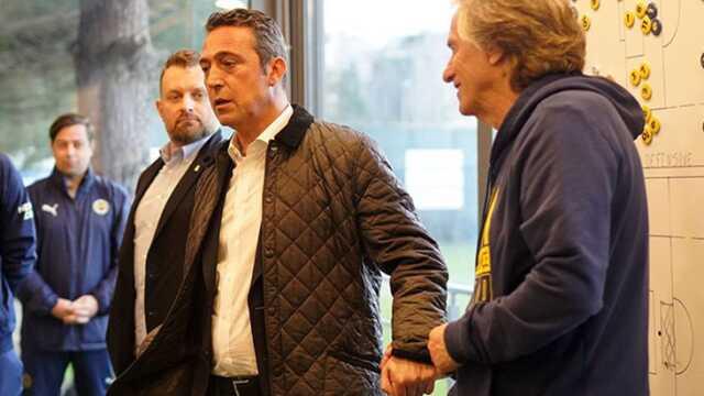 Ali Koç'tan taraftarın gönlünü alacak hamle! İmza attırmaya çalıştığı ismi beğenmeyen yok Ali Koç'tan taraftarın gönlünü alacak hamle! İmza attırmaya çalıştığı ismi beğenmeyen yok