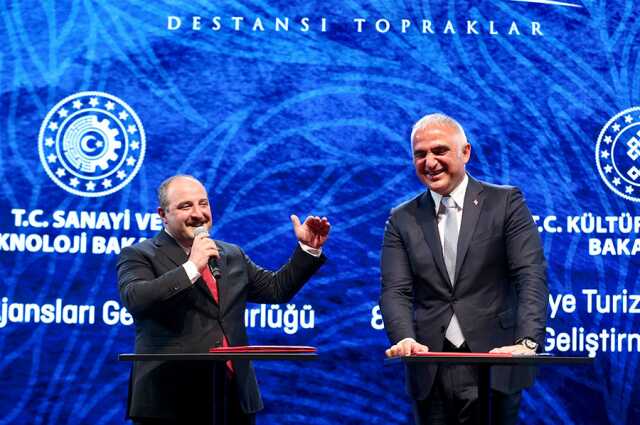 Bakan Varank'tan 'Gerçekten boyu kısaymış' yorumuna esprili yanıt Bakan Varank'tan 'Gerçekten boyu kısaymış' yorumuna esprili yanıt