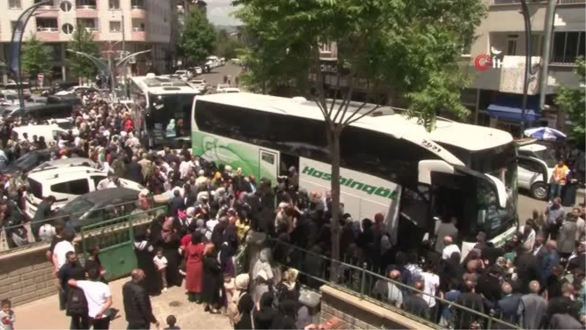 Bingöl'den kutsal topraklara gidecek ilk hac kafilesi uğurlandı