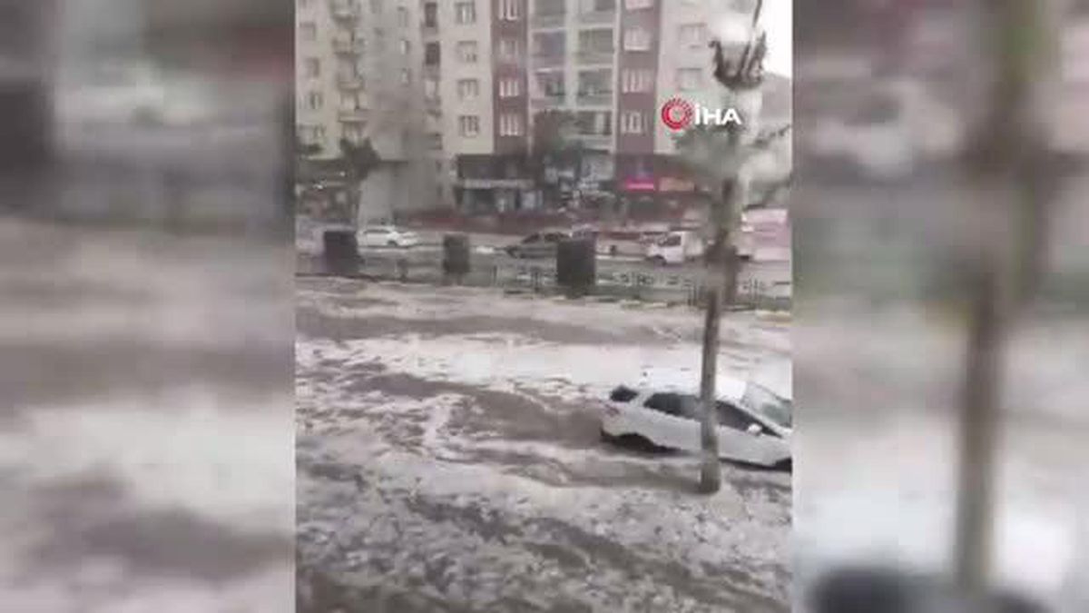 Çorum'da Sağanak Yağış Hayatı Felç Etti