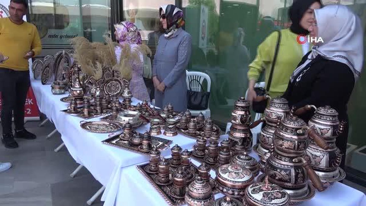 Kadınların el emeği göz nuru ürünleri sergilendi