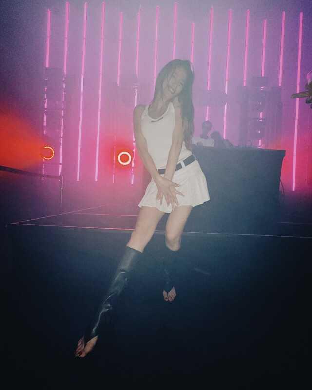 Katıldığı partide kendinden geçen Serenay Sarıkaya, süper mini eteğiyle kalça dansı yaptı Katıldığı partide kendinden geçen Serenay Sarıkaya, süper mini eteğiyle kalça dansı yaptı