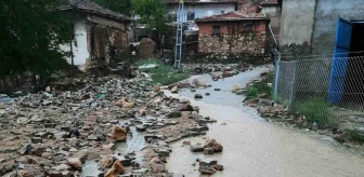 Kırıkkale'de sel ve dolu felaketi: Araçlar sürüklendi, evler sular altında kaldı, tarım arazileri zarar gördü