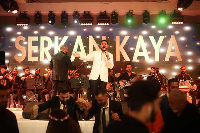 Metin Dağ ve Feyza Ermiş'e Çırağan Sarayı'nda görkemli düğün Metin Dağ ve Feyza Ermiş'e Çırağan Sarayı'nda görkemli düğün