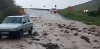 Sağanak Yağış Trafikte Aksamalara Neden Oldu