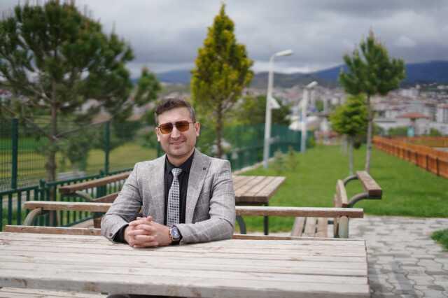 Şiir ve denemenin yeni örneği: Ne Köşedeyim Ne Kıyıda Şiir ve denemenin yeni örneği: Ne Köşedeyim Ne Kıyıda