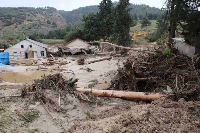 Denizli'de mahalleler sular altında kaldı, tarım alanları zarar gördü! Bölgedekiler '90 yıldır böylesi yaşanmadı' diyor Denizli'de mahalleler sular altında kaldı, tarım alanları zarar gördü! Bölgedekiler '90 yıldır böylesi yaşanmadı' diyor
