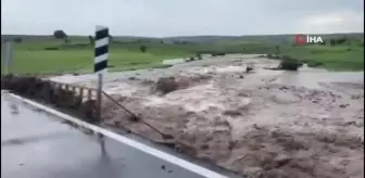 Eskişehir'de Sağanak Sonrası Dere Taştı, Karayolu Balçıkla Kaplandı