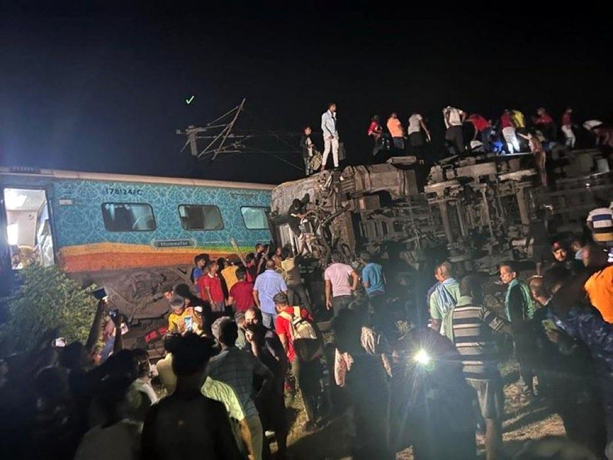 Hindistan'da tren kazası: 171 ölü, 350 yaralı