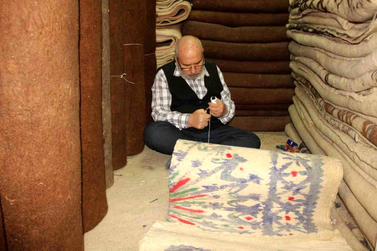 66 yaşındaki usta keçecilik mesleğini yaşatmaya çalışıyor