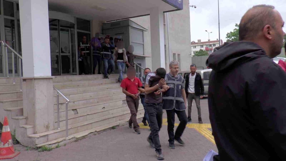 Kayseri'de 25 Aranan Şahıs Yakalandı