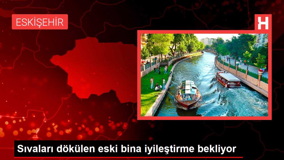 Sıvaları dökülen eski bina iyileştirme bekliyor