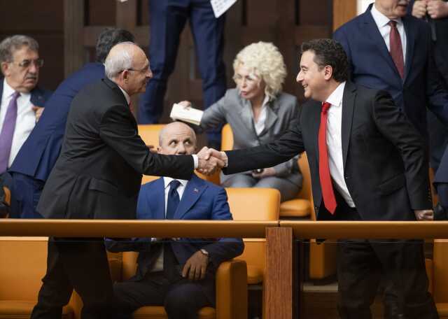 TBMM'de 28. Dönem, Devlet Bahçeli'nin yeminiyle başladı TBMM'de 28. Dönem, Devlet Bahçeli'nin yeminiyle başladı
