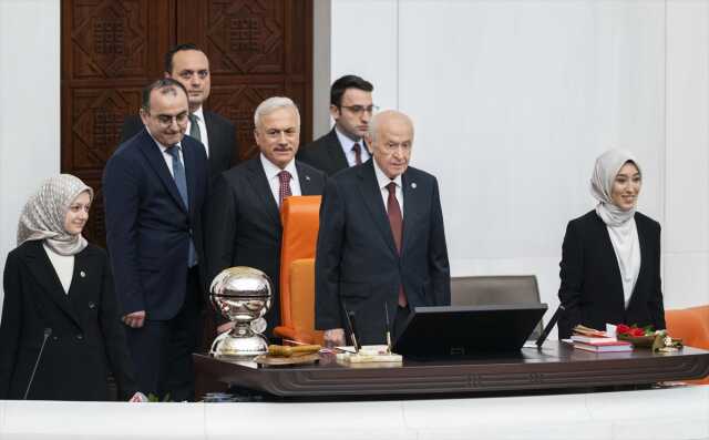 TBMM'de 28. Dönem, Devlet Bahçeli'nin yeminiyle başladı TBMM'de 28. Dönem, Devlet Bahçeli'nin yeminiyle başladı