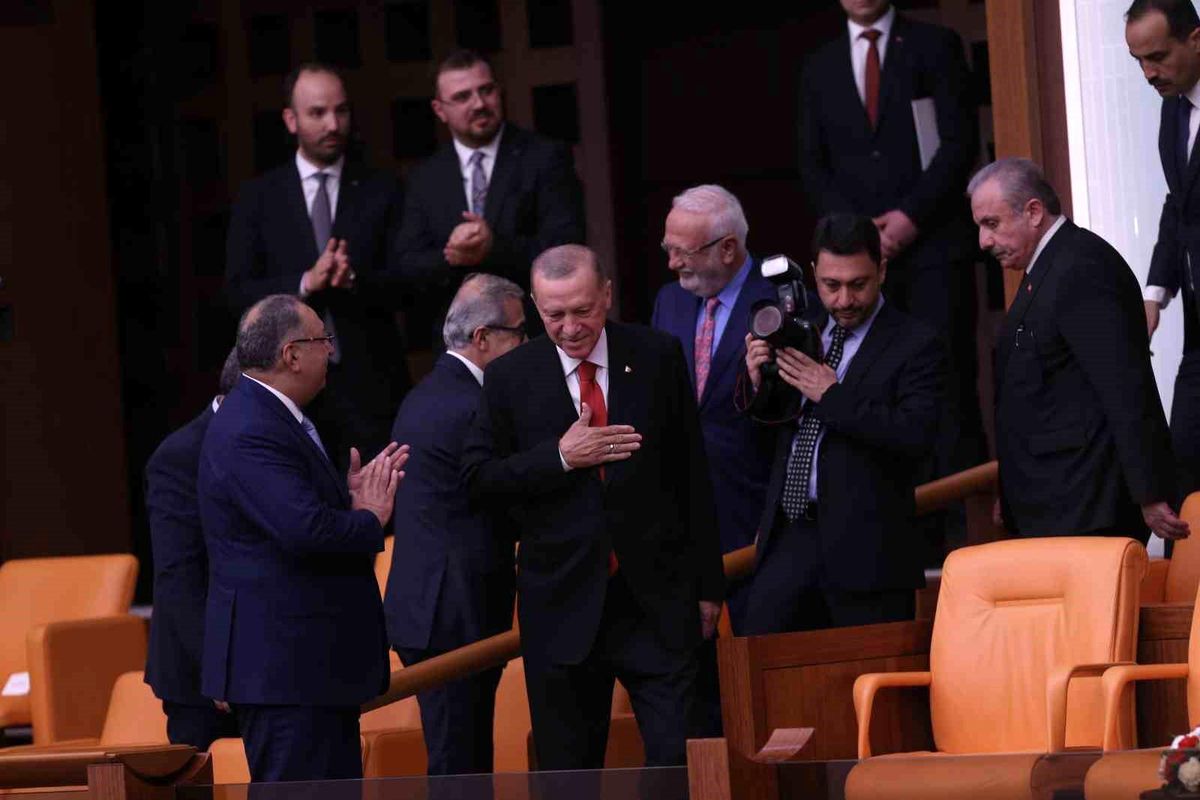 TBMM'de 28. Yasama Dönemi Başladı: Milletvekilleri Yemin Töreni İle Göreve Başladı