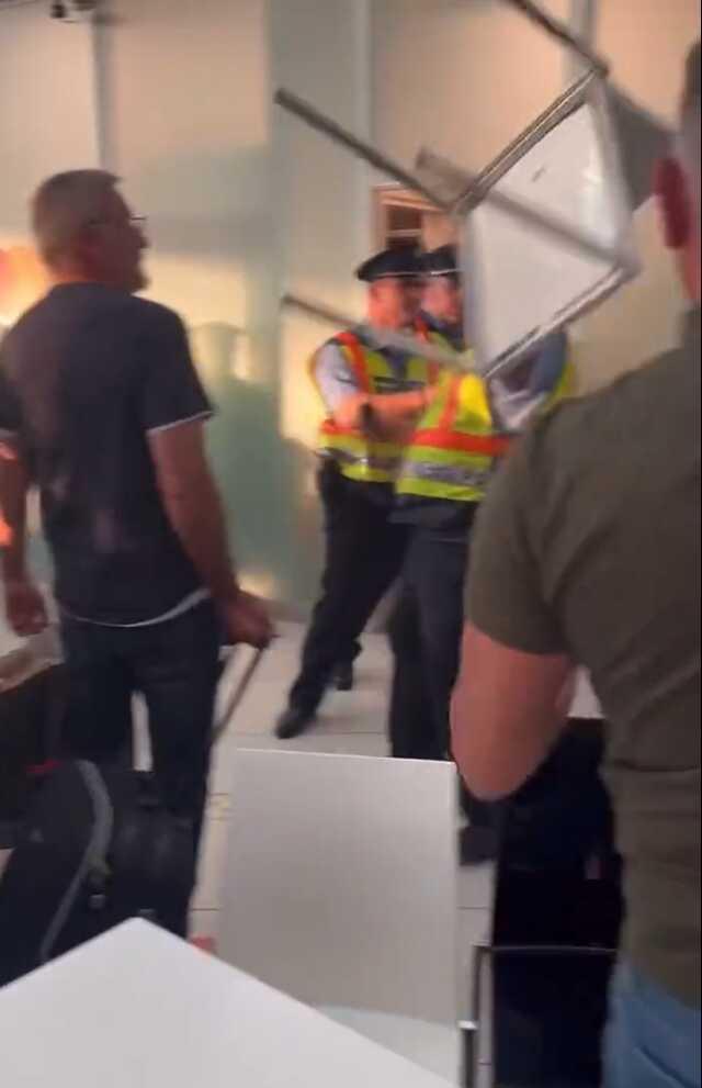 UEFA finalinin olay hakemini havaalanında yakaladılar! Canını zor kurtardı UEFA finalinin olay hakemini havaalanında yakaladılar! Canını zor kurtardı