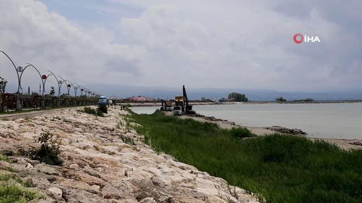 Van Gölü'nde 1 milyon metreküp dip çamuru çıkarıldı