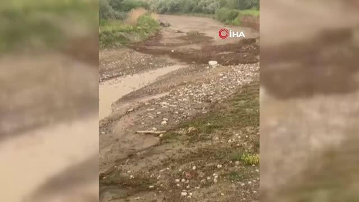 Çorum'da ceviz büyüklüğünde dolu yağdı, tarım arazileri zarar gördü