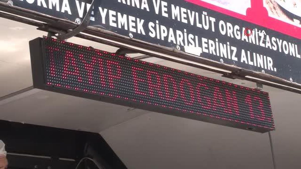 Cumhurbaşkanı Erdoğan Seçimi Kazanınca Taksim'de 2 Bin Kişiye Lokma Dağıttı