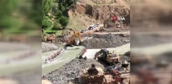 Erzurum'da Dere Yatağı Taştı, Köprü Sular Altında Kaldı